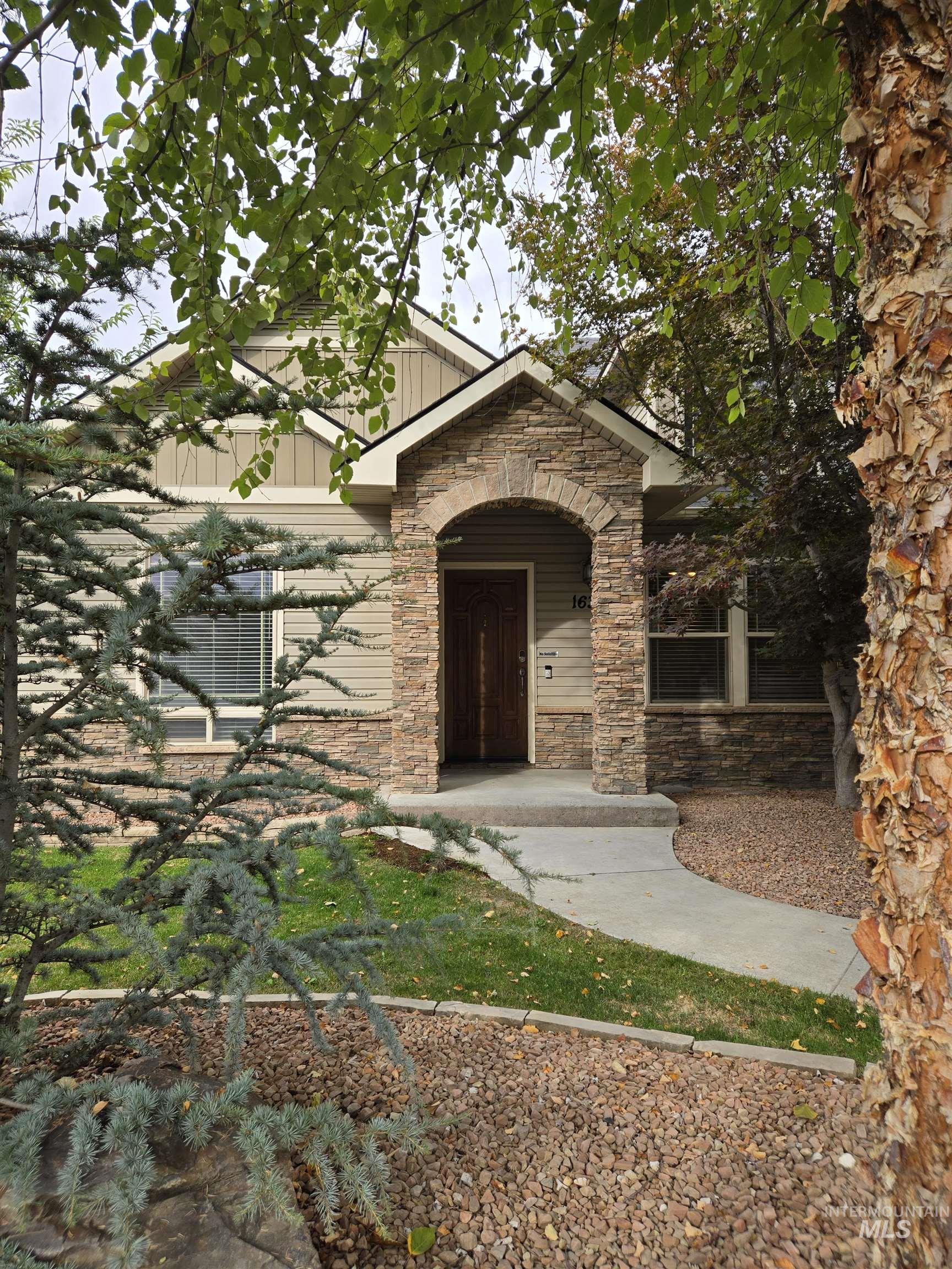 1633 Hickory Ave, Fruitland, Idaho 83619, 4 Bedrooms, 2 Bathrooms, Residential For Sale, Price $545,000,MLS 99001918