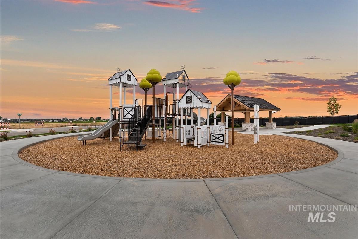 2511 N Buhrstone Ave, Eagle, Idaho 83616, 3 Bedrooms, 2.5 Bathrooms, Residential For Sale, Price $974,900,MLS 99001932