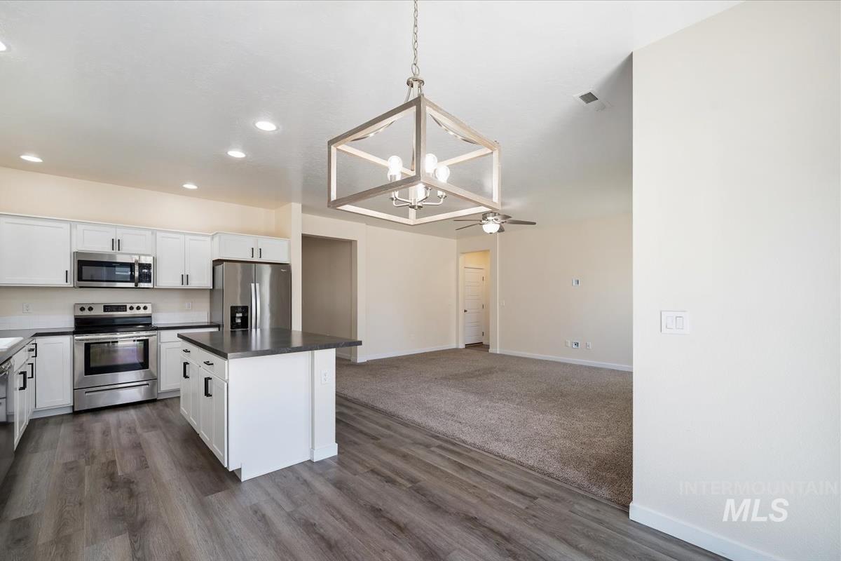 3061 W Silver River St, Meridian, Idaho 83646, 4 Bedrooms, 2.5 Bathrooms, Residential Income For Sale, Price $554,000,MLS 99001933