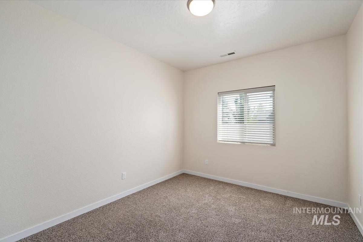 3061 W Silver River St, Meridian, Idaho 83646, 4 Bedrooms, 2.5 Bathrooms, Residential Income For Sale, Price $554,000,MLS 99001933