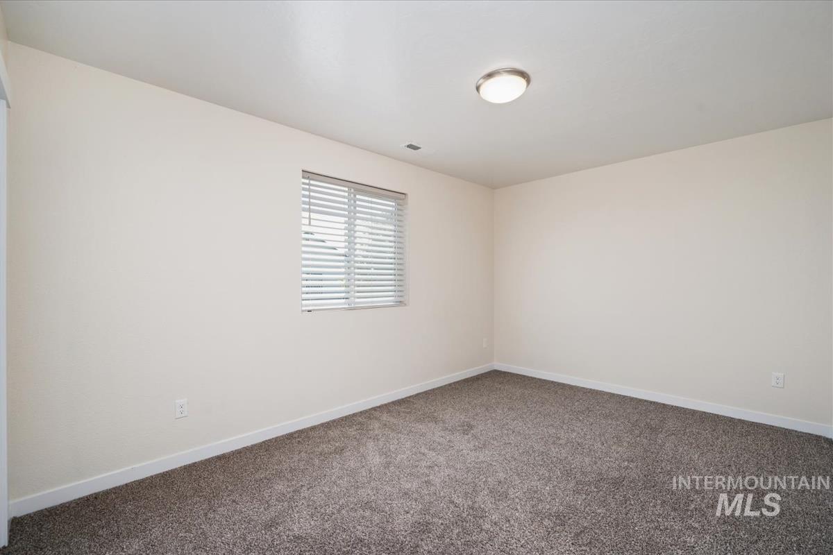 3061 W Silver River St, Meridian, Idaho 83646, 4 Bedrooms, 2.5 Bathrooms, Residential Income For Sale, Price $554,000,MLS 99001933