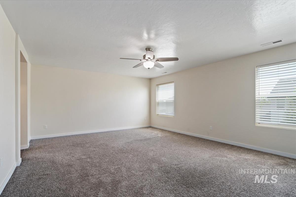 3061 W Silver River St, Meridian, Idaho 83646, 4 Bedrooms, 2.5 Bathrooms, Residential Income For Sale, Price $554,000,MLS 99001933
