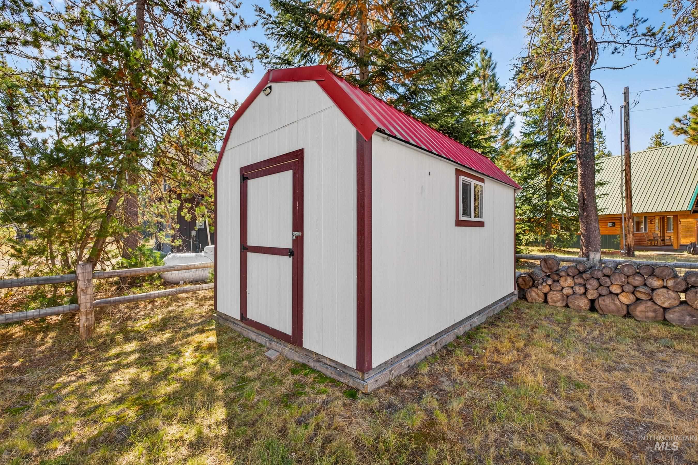 185 DeeDee, Donnelly, Idaho 83615, 2 Bedrooms, 2 Bathrooms, Residential For Sale, Price $399,000,MLS 99001945
