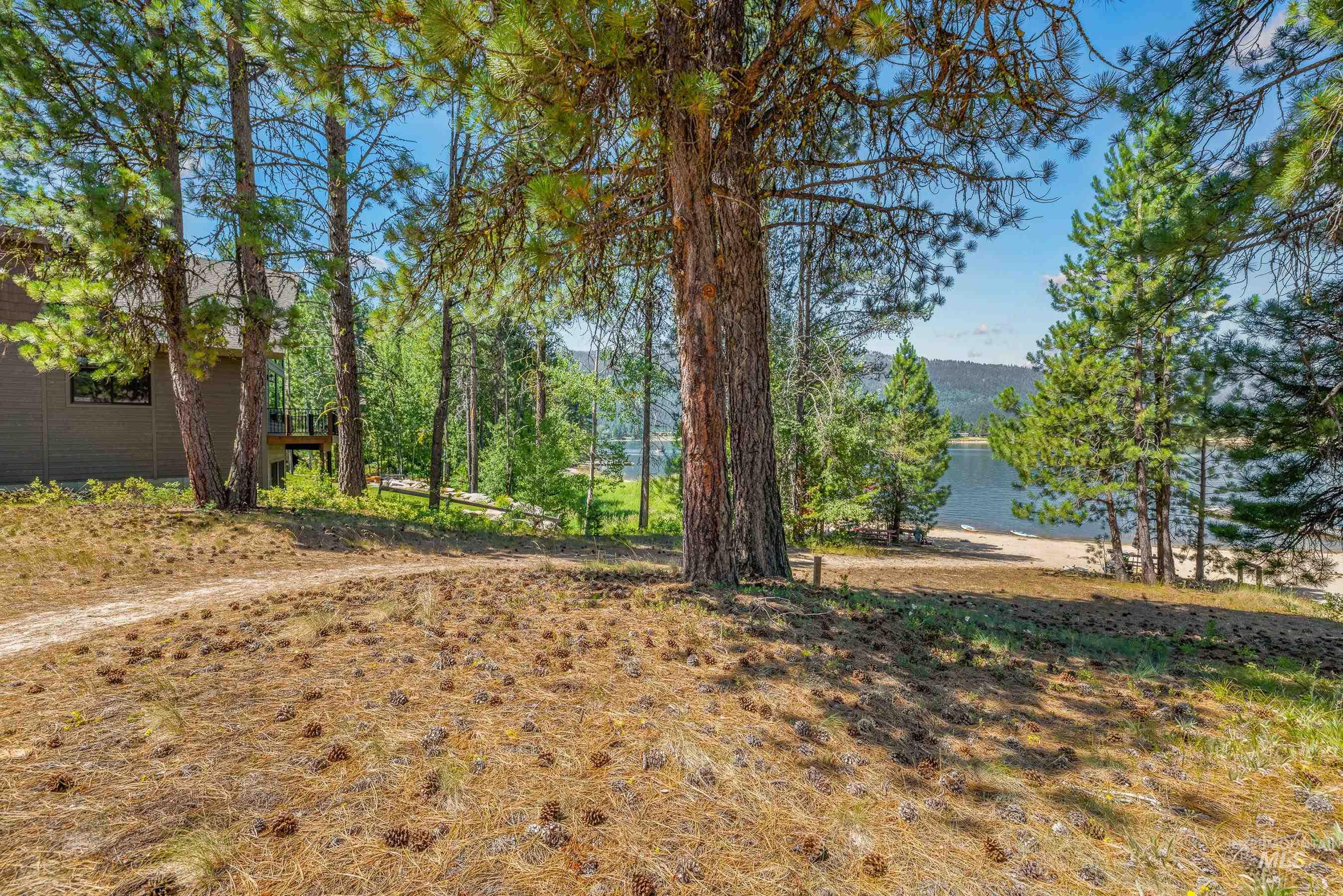 185 DeeDee, Donnelly, Idaho 83615, 2 Bedrooms, 2 Bathrooms, Residential For Sale, Price $399,000,MLS 99001945