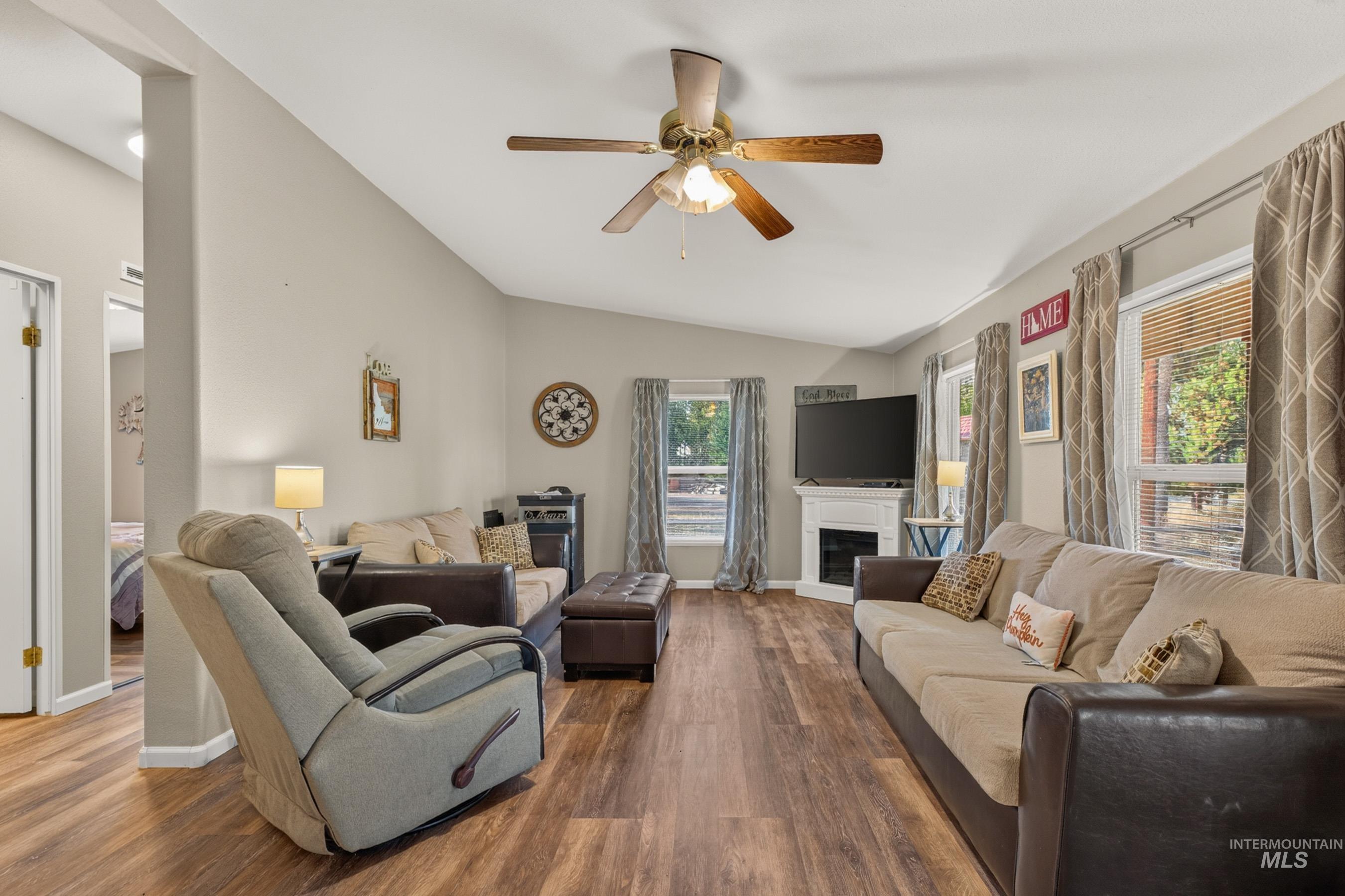 185 DeeDee, Donnelly, Idaho 83615, 2 Bedrooms, 2 Bathrooms, Residential For Sale, Price $399,000,MLS 99001945