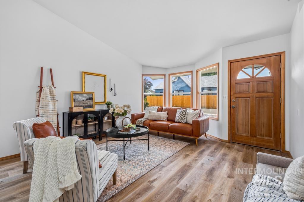 804 E E Main St, Emmett, Idaho 83617, 2 Bedrooms, 1 Bathroom, Residential For Sale, Price $269,900,MLS 99001950