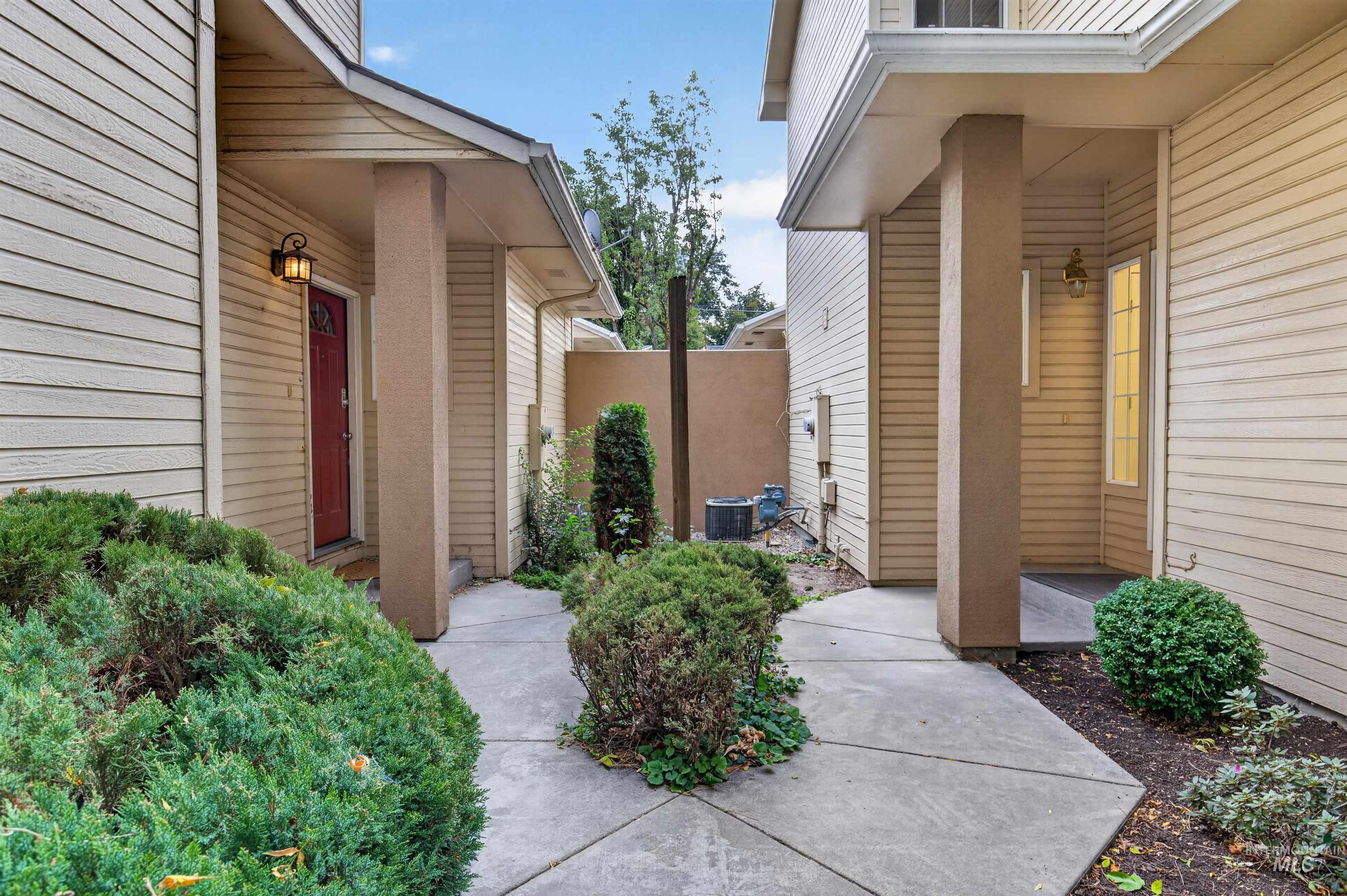 1862 S Leadville, Boise, Idaho 83706, 2 Bedrooms, 2 Bathrooms, Residential For Sale, Price $450,000,MLS 99001991