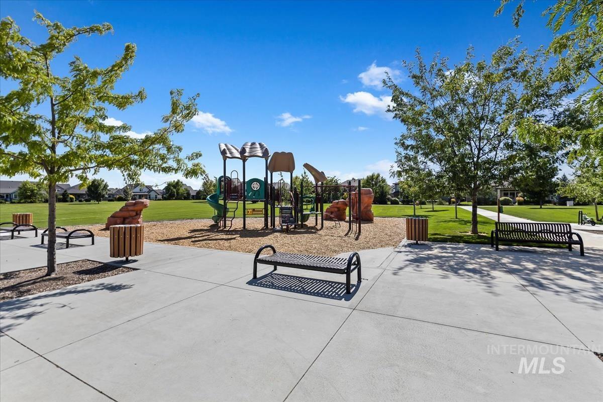 3332 W Ladle Rapids Ct., Meridian, Idaho 83646, 4 Bedrooms, 2.5 Bathrooms, Residential For Sale, Price $549,900,MLS 99001996