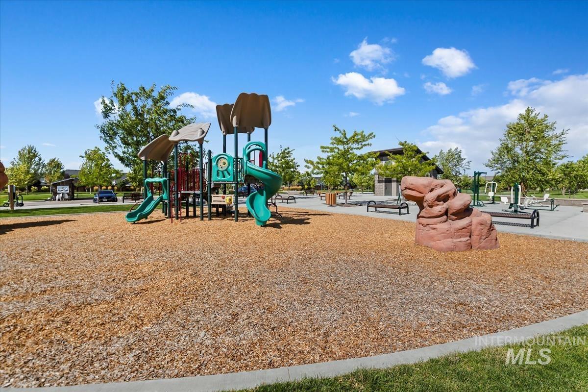 3332 W Ladle Rapids Ct., Meridian, Idaho 83646, 4 Bedrooms, 2.5 Bathrooms, Residential For Sale, Price $549,900,MLS 99001996