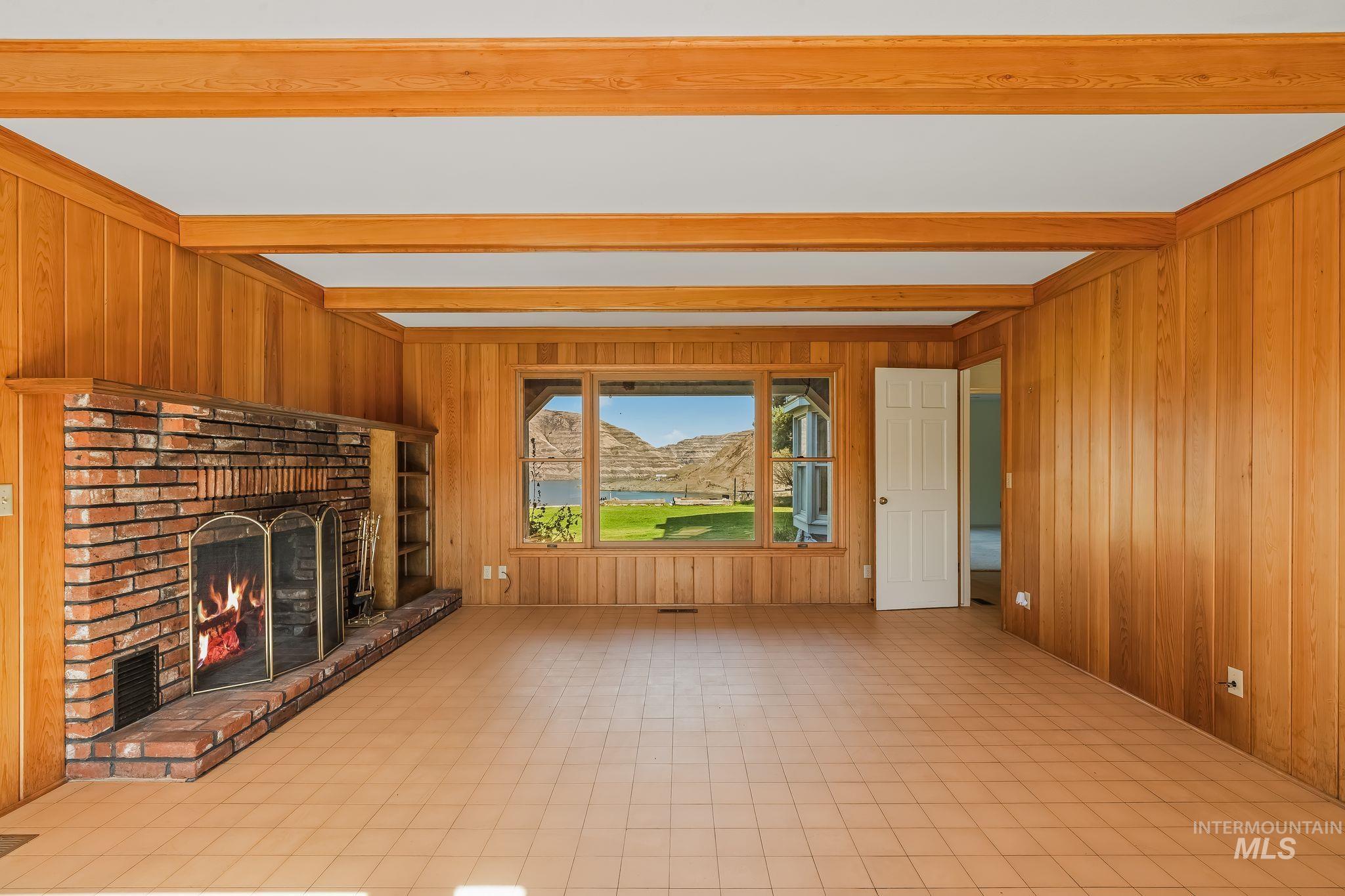 531 Silcott Road, Clarkston, Washington 99403, 3 Bedrooms, 2.5 Bathrooms, Residential For Sale, Price $975,000,MLS 99002004