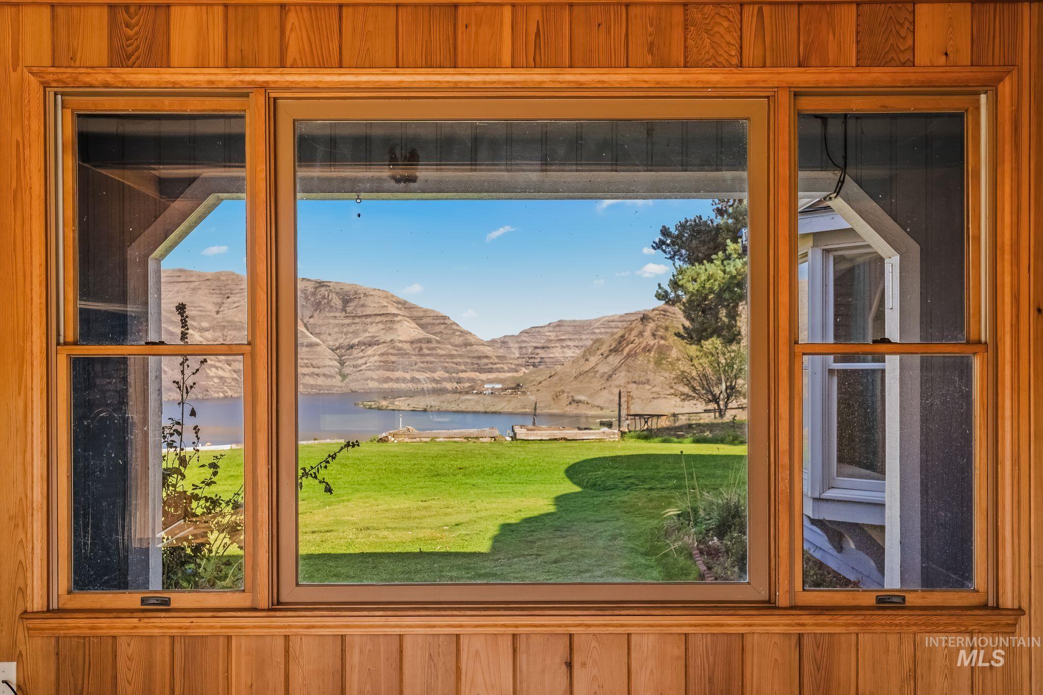 531 Silcott Road, Clarkston, Washington 99403, 3 Bedrooms, 2.5 Bathrooms, Residential For Sale, Price $975,000,MLS 99002004