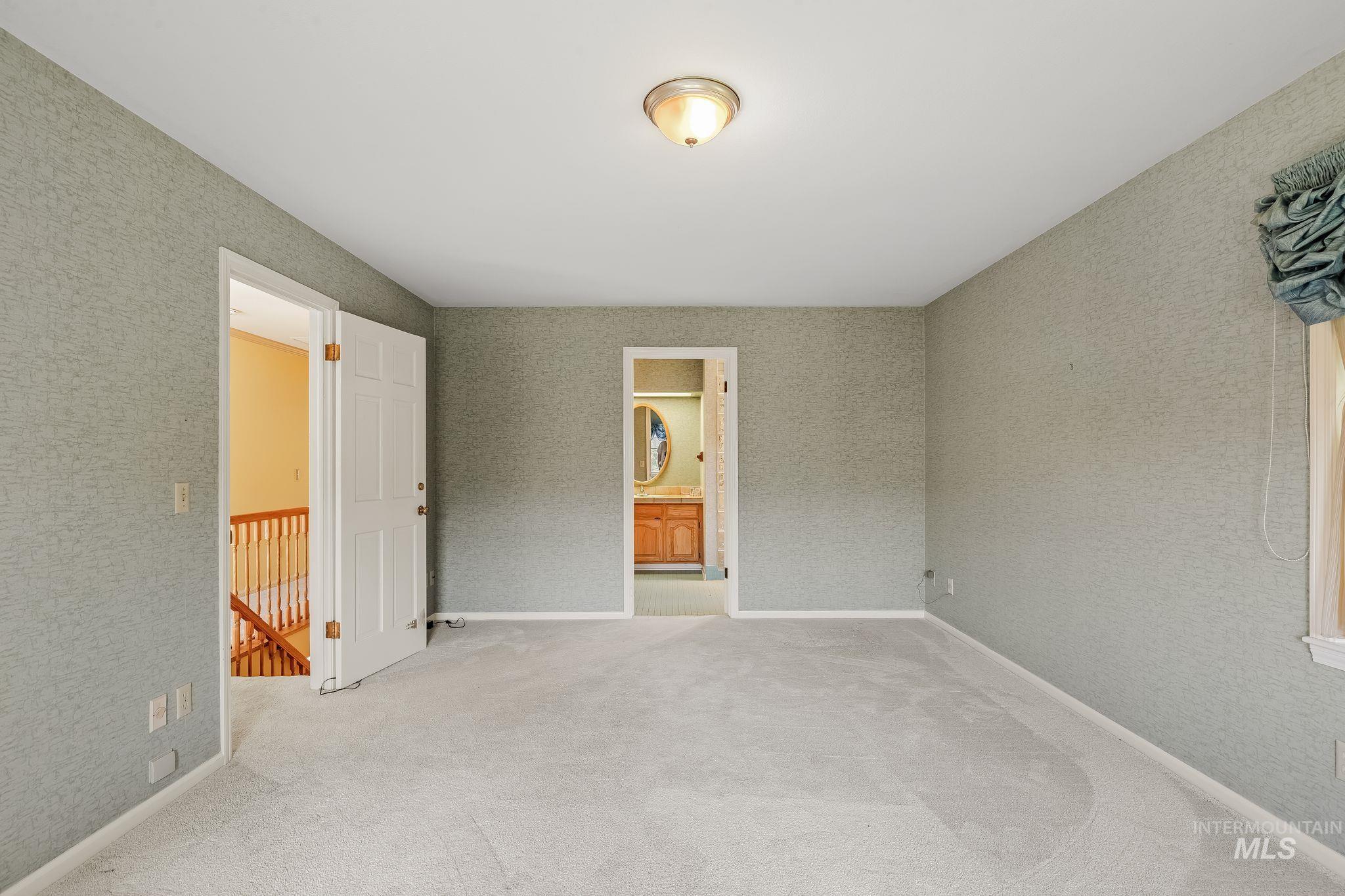 531 Silcott Road, Clarkston, Washington 99403, 3 Bedrooms, 2.5 Bathrooms, Residential For Sale, Price $975,000,MLS 99002004