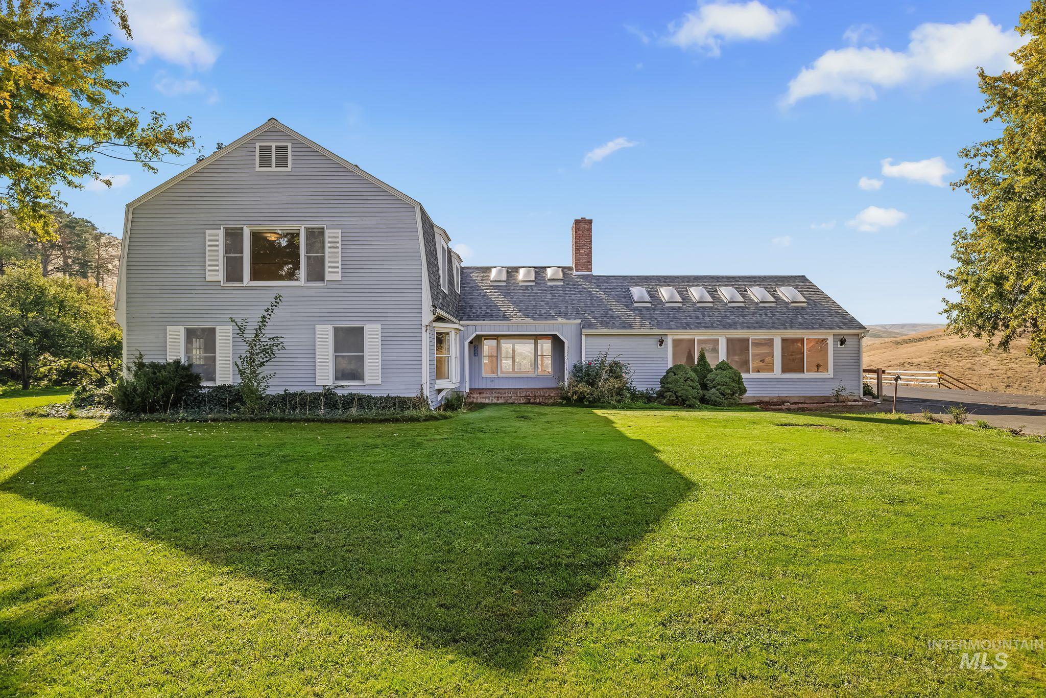 531 Silcott Road, Clarkston, Washington 99403, 3 Bedrooms, 2.5 Bathrooms, Residential For Sale, Price $975,000,MLS 99002004