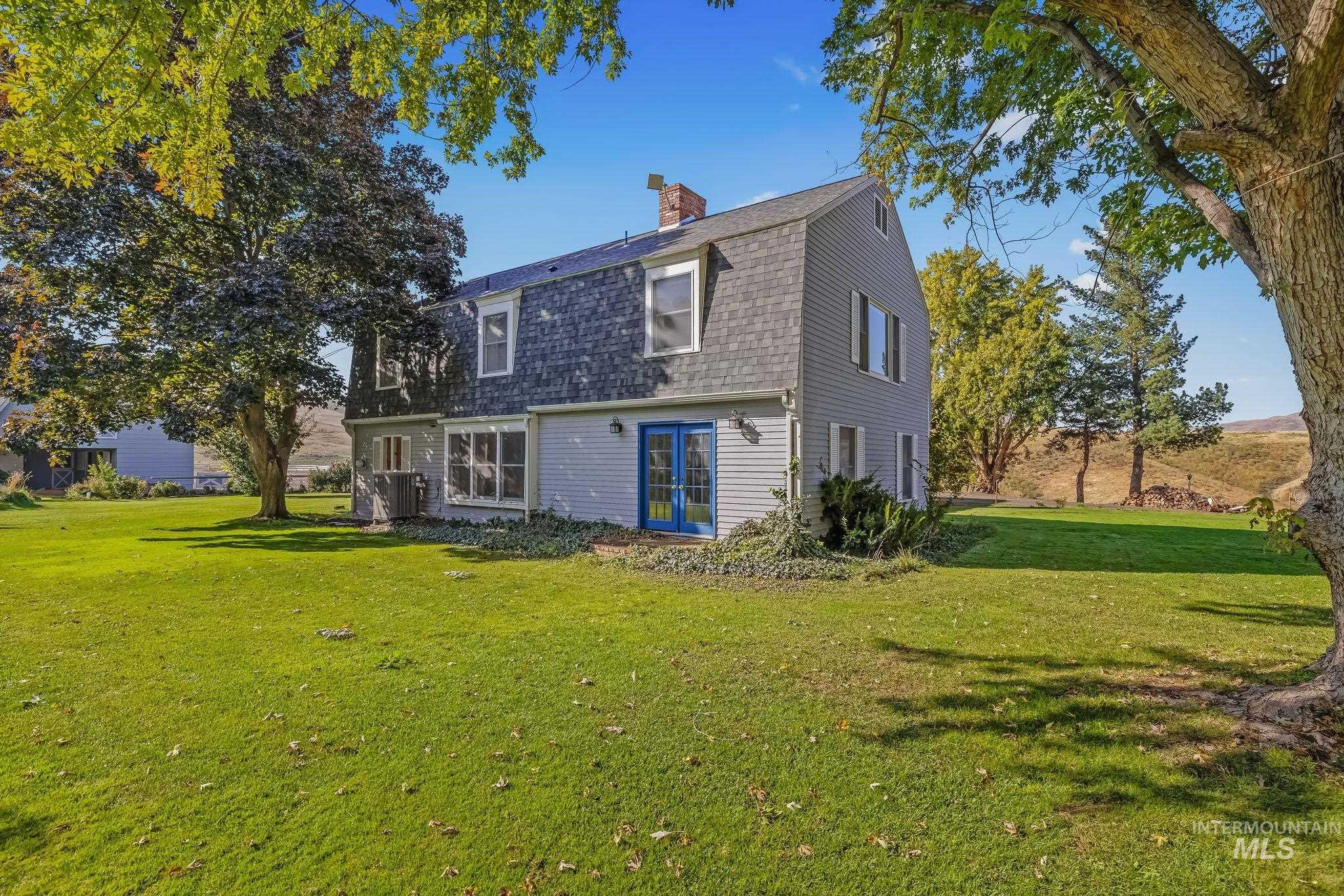 531 Silcott Road, Clarkston, Washington 99403, 3 Bedrooms, 2.5 Bathrooms, Residential For Sale, Price $975,000,MLS 99002004