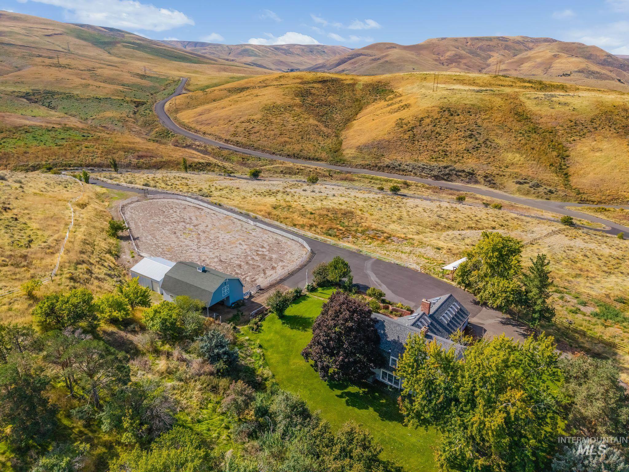531 Silcott Road, Clarkston, Washington 99403, 3 Bedrooms, 2.5 Bathrooms, Residential For Sale, Price $975,000,MLS 99002004