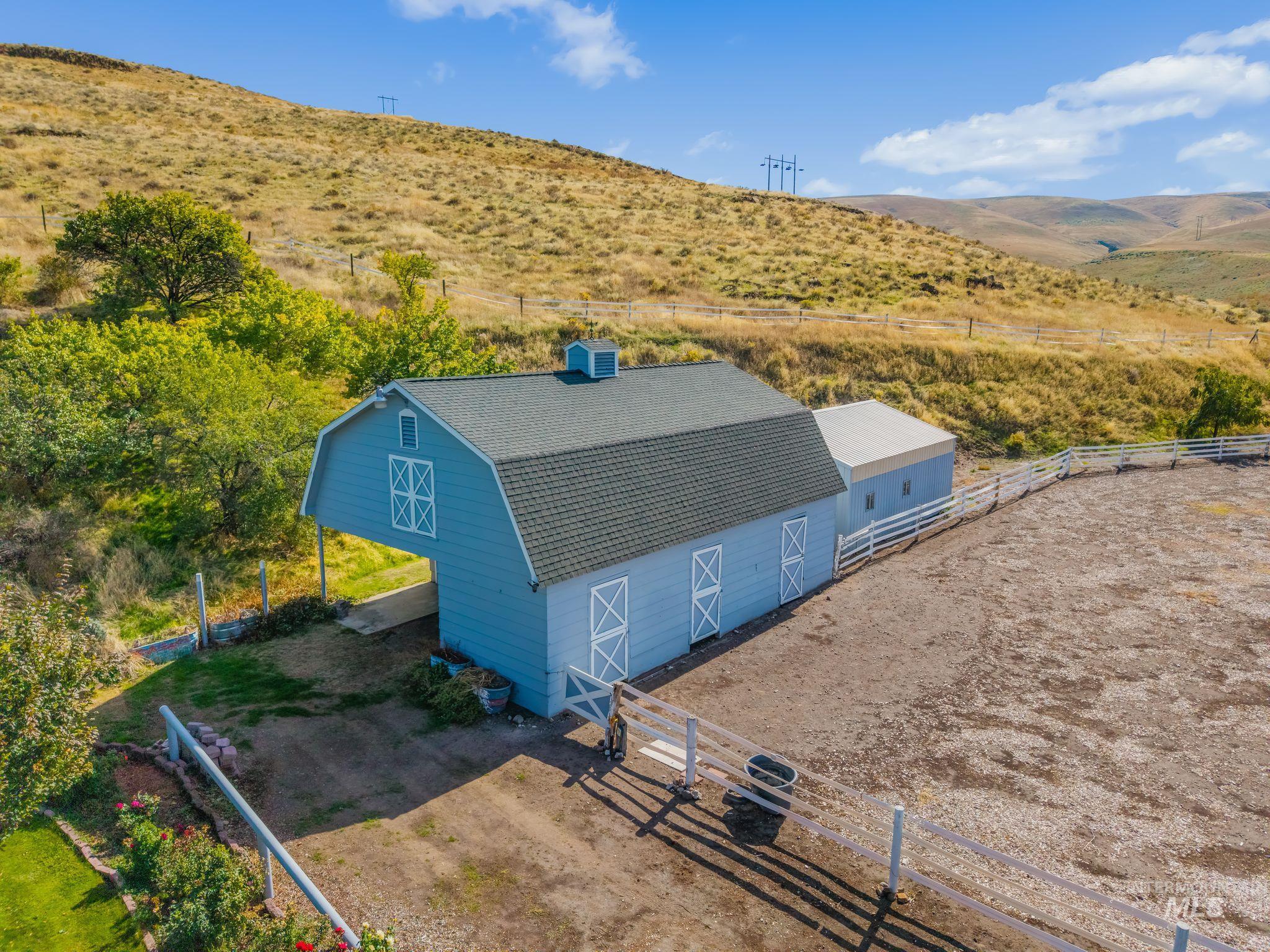 531 Silcott Road, Clarkston, Washington 99403, 3 Bedrooms, 2.5 Bathrooms, Residential For Sale, Price $975,000,MLS 99002004