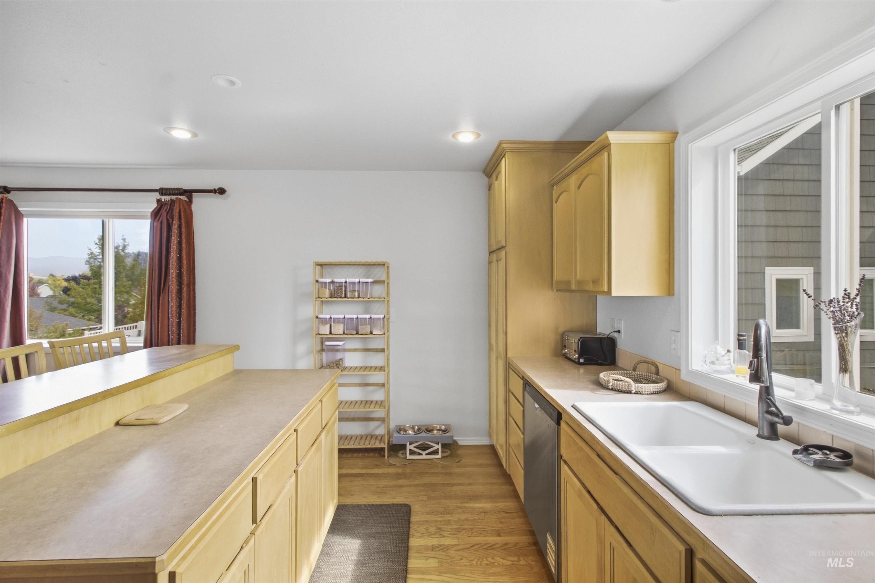 2265 E Sixth Street, Moscow, Idaho 83843, 3 Bedrooms, 2.5 Bathrooms, Residential For Sale, Price $619,000,MLS 99002010