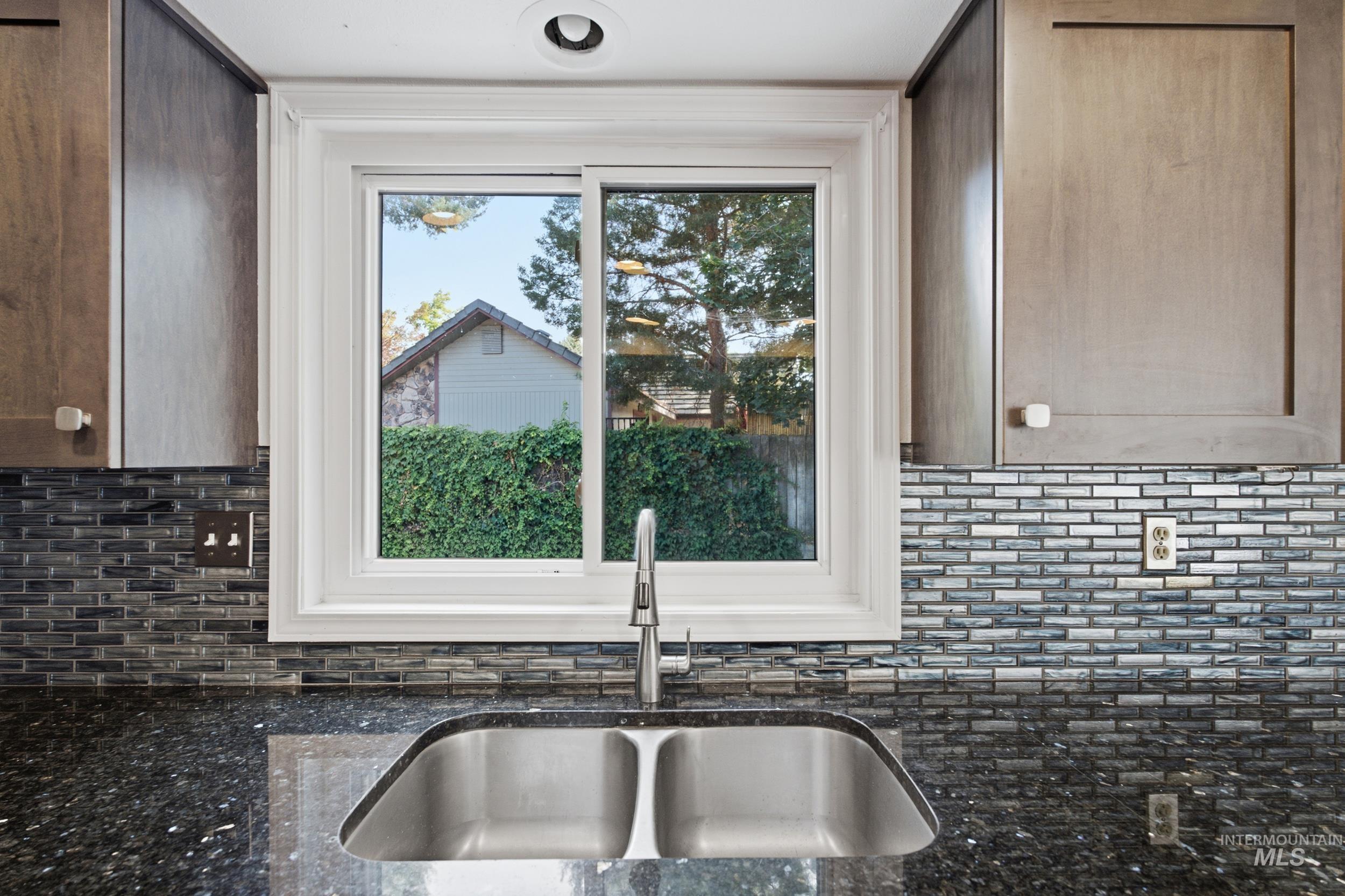 5057 W Harbourview Drive, Boise, Idaho 83703, 3 Bedrooms, 2.5 Bathrooms, Residential For Sale, Price $499,000,MLS 99002013