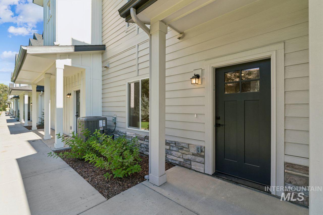 8287 W Latte Ln, Garden City, Idaho 83714, 3 Bedrooms, 2.5 Bathrooms, Residential For Sale, Price $447,775,MLS 99002028