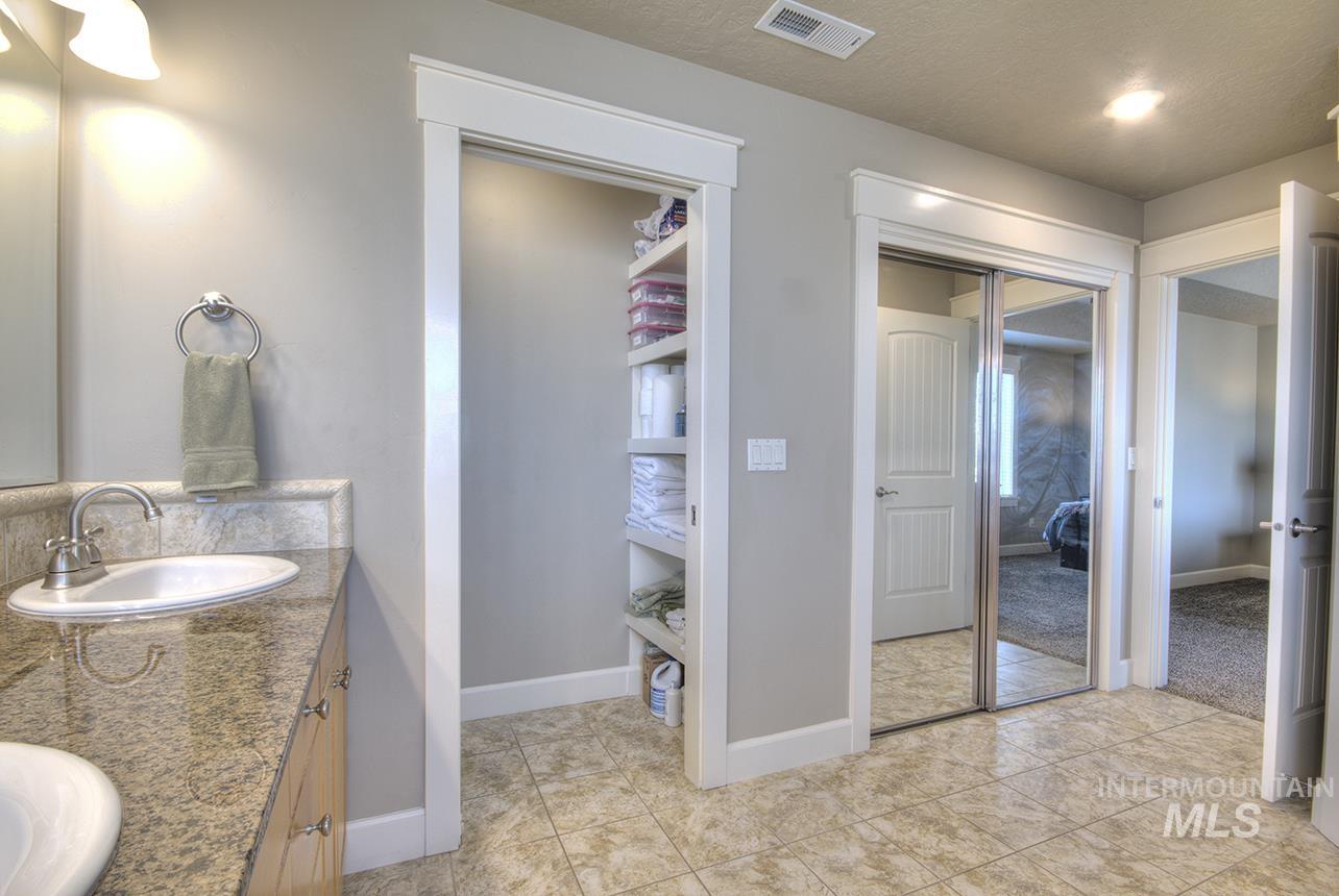 458 W Valentino St, Meridian, Idaho 83646, 3 Bedrooms, 2.5 Bathrooms, Residential For Sale, Price $630,900, 99002030