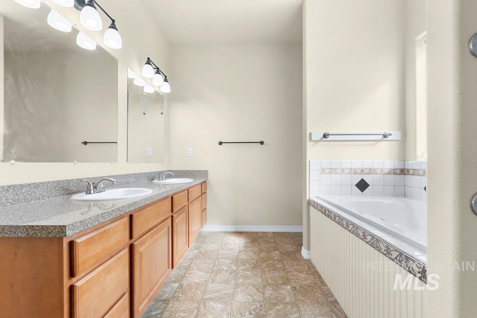 2580 NE 16th, Payette, Idaho 83661, 3 Bedrooms, 2 Bathrooms, Residential For Sale, Price $398,000, 99002031