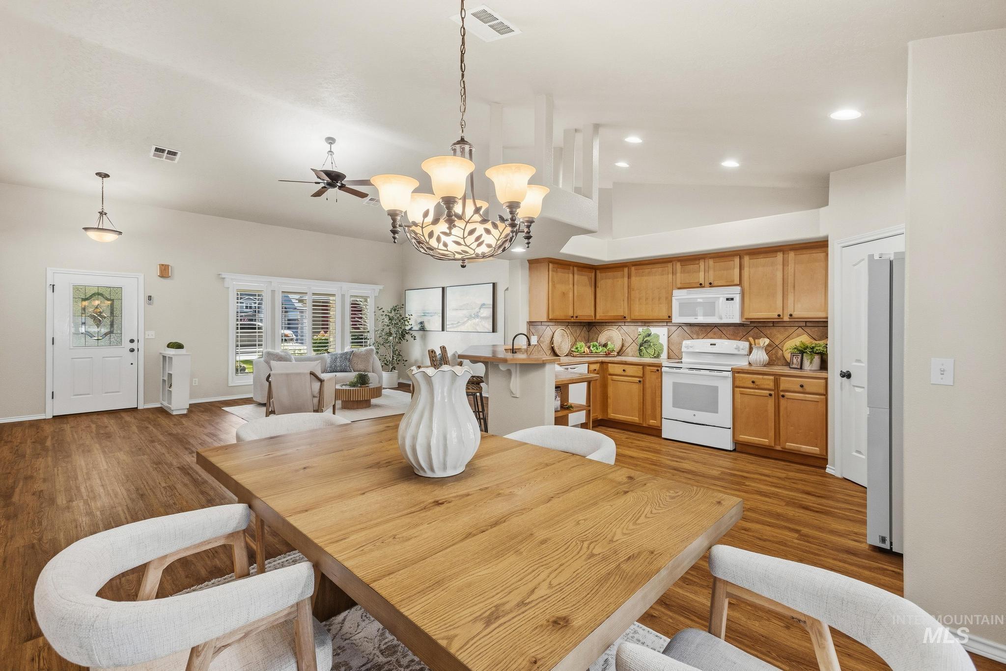 11060 W Box Canyon St, Star, Idaho 83669, 3 Bedrooms, 2 Bathrooms, Residential For Sale, Price $524,900, 99002032