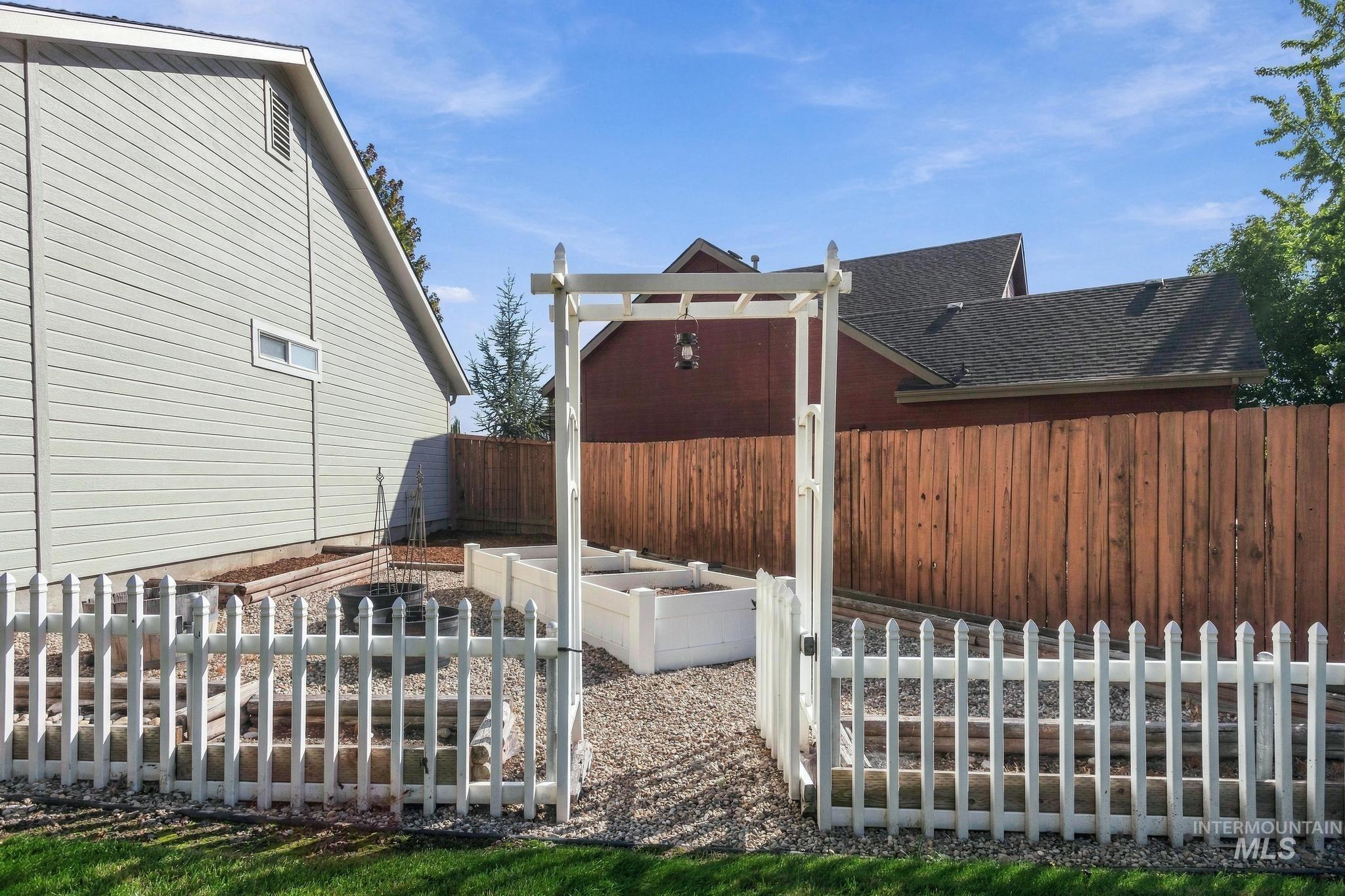 11060 W Box Canyon St, Star, Idaho 83669, 3 Bedrooms, 2 Bathrooms, Residential For Sale, Price $524,900, 99002032