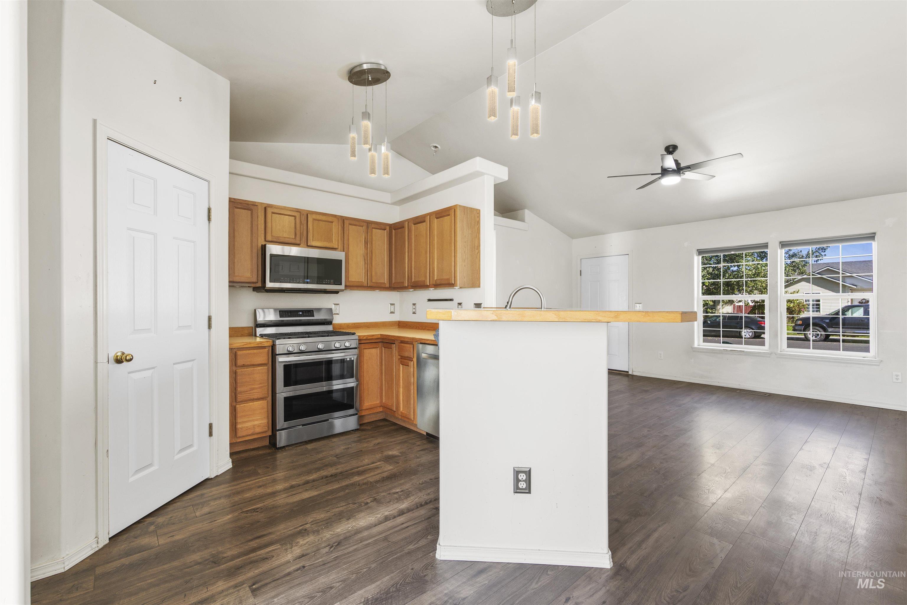1414 Valencia Street, Twin Falls, Idaho 83301, 3 Bedrooms, 2 Bathrooms, Residential For Sale, Price $329,900, 99002033