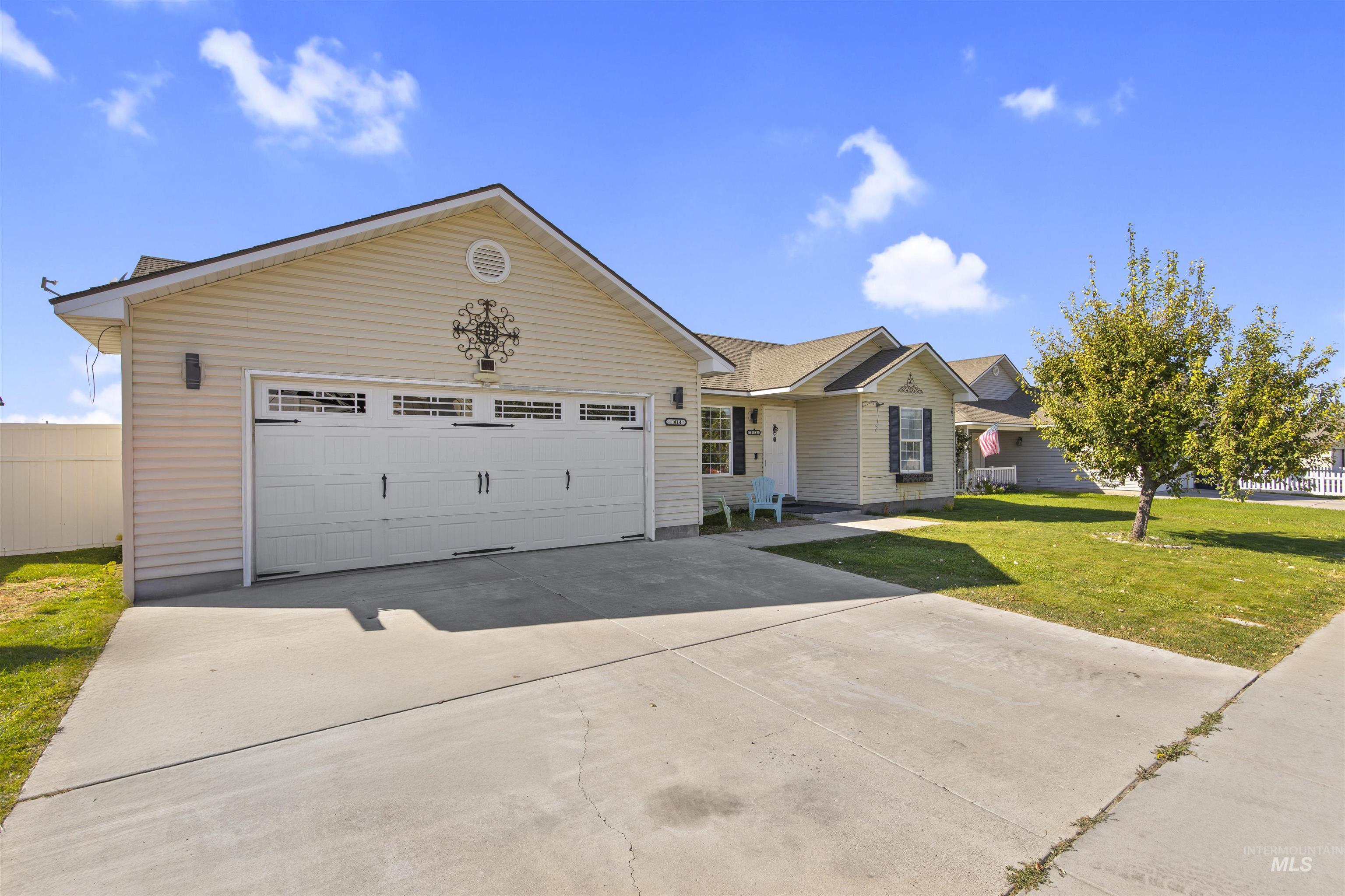 1414 Valencia Street, Twin Falls, Idaho 83301, 3 Bedrooms, 2 Bathrooms, Residential For Sale, Price $329,900,MLS 99002033