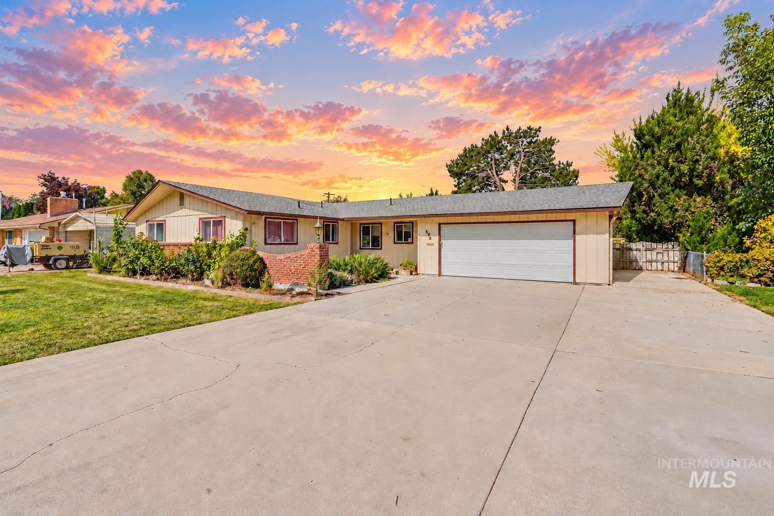 520 W Dakota Ave, Nampa, Idaho 83686, 3 Bedrooms, 2 Bathrooms, Residential For Sale, Price $404,880,MLS 99002047