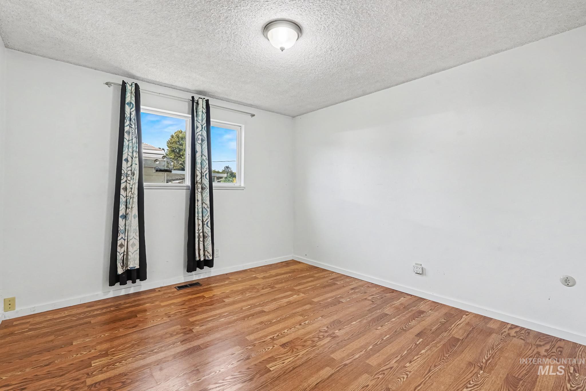 520 W Dakota Ave, Nampa, Idaho 83686, 3 Bedrooms, 2 Bathrooms, Residential For Sale, Price $404,880,MLS 99002047