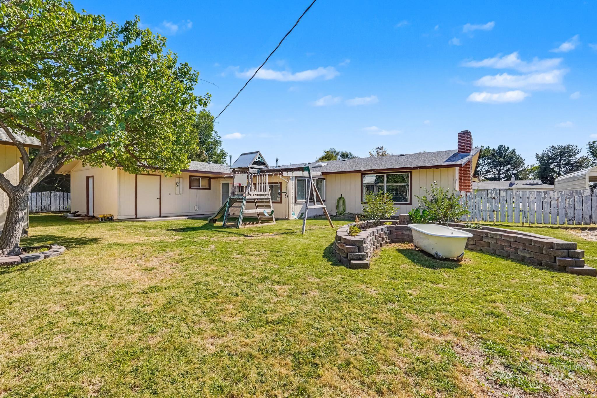 520 W Dakota Ave, Nampa, Idaho 83686, 3 Bedrooms, 2 Bathrooms, Residential For Sale, Price $404,880,MLS 99002047