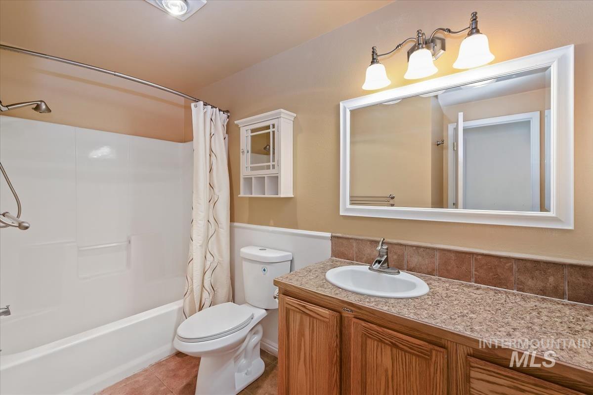 1620 Fairway Ct., Mountain Home, Idaho 83647, 3 Bedrooms, 2 Bathrooms, Residential For Sale, Price $348,500, 99002055