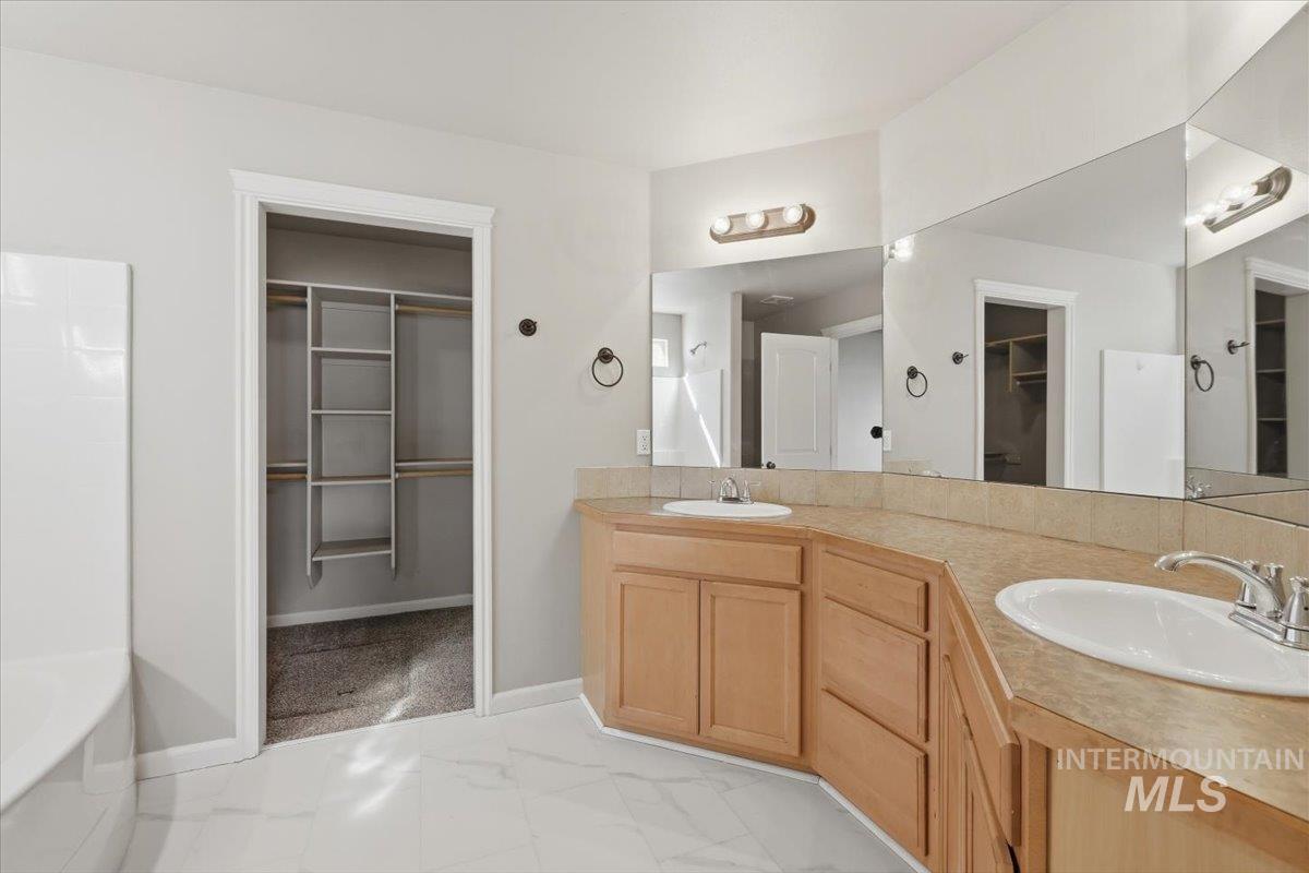494 E Chateau Drive, Meridian, Idaho 83646, 3 Bedrooms, 2 Bathrooms, Residential For Sale, Price $419,000,MLS 99002072