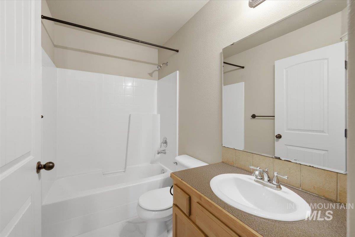 494 E Chateau Drive, Meridian, Idaho 83646, 3 Bedrooms, 2 Bathrooms, Residential For Sale, Price $419,000,MLS 99002072
