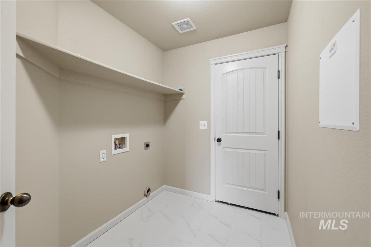 494 E Chateau Drive, Meridian, Idaho 83646, 3 Bedrooms, 2 Bathrooms, Residential For Sale, Price $419,000,MLS 99002072