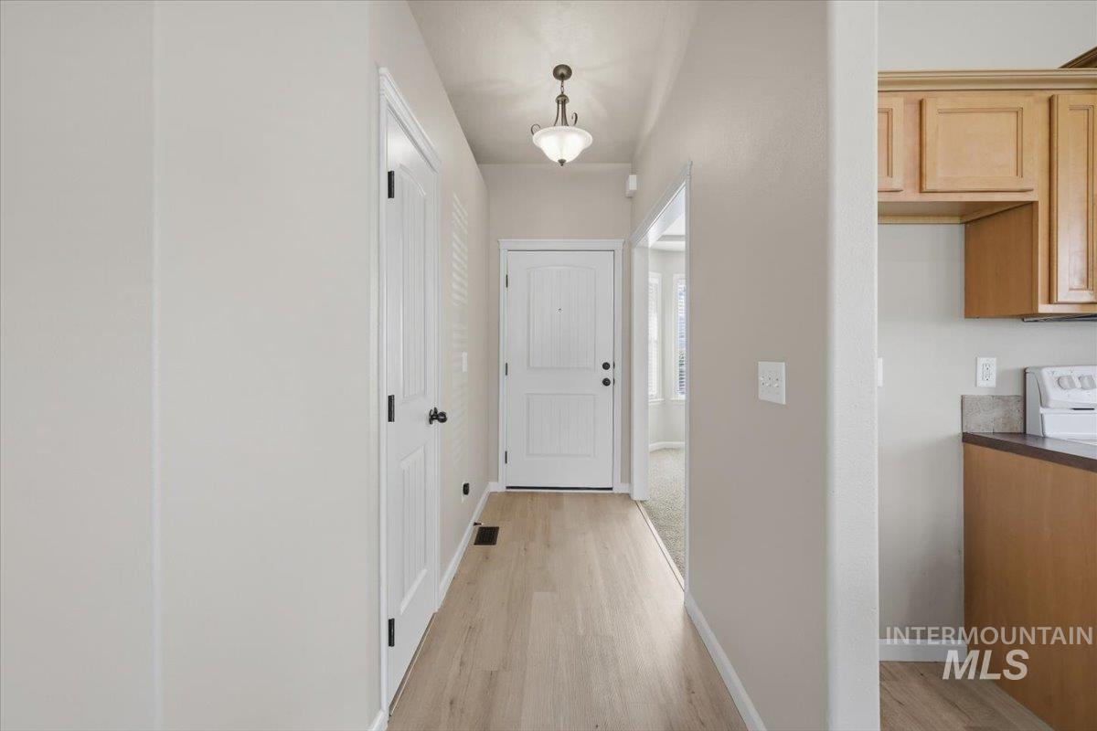 494 E Chateau Drive, Meridian, Idaho 83646, 3 Bedrooms, 2 Bathrooms, Residential For Sale, Price $419,000,MLS 99002072