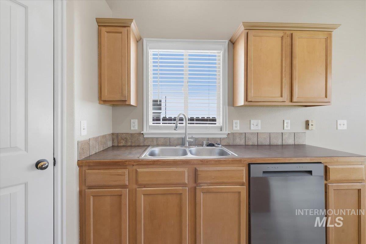 494 E Chateau Drive, Meridian, Idaho 83646, 3 Bedrooms, 2 Bathrooms, Residential For Sale, Price $419,000,MLS 99002072