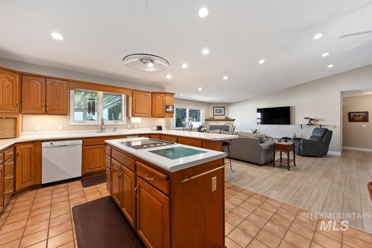62 E 300 S, Burley, Idaho 83318, 4 Bedrooms, 3.5 Bathrooms, Residential For Sale, Price $649,000,MLS 99002081