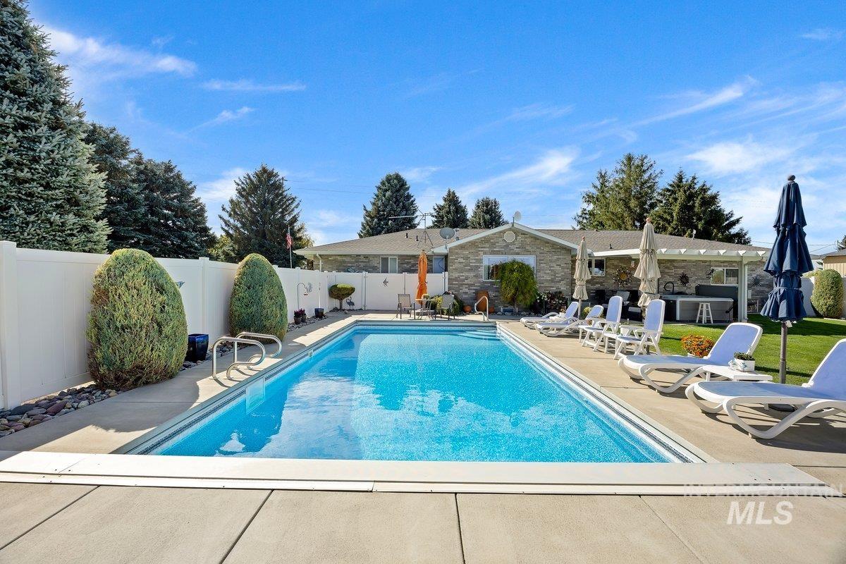 62 E 300 S, Burley, Idaho 83318, 4 Bedrooms, 3.5 Bathrooms, Residential For Sale, Price $649,000,MLS 99002081