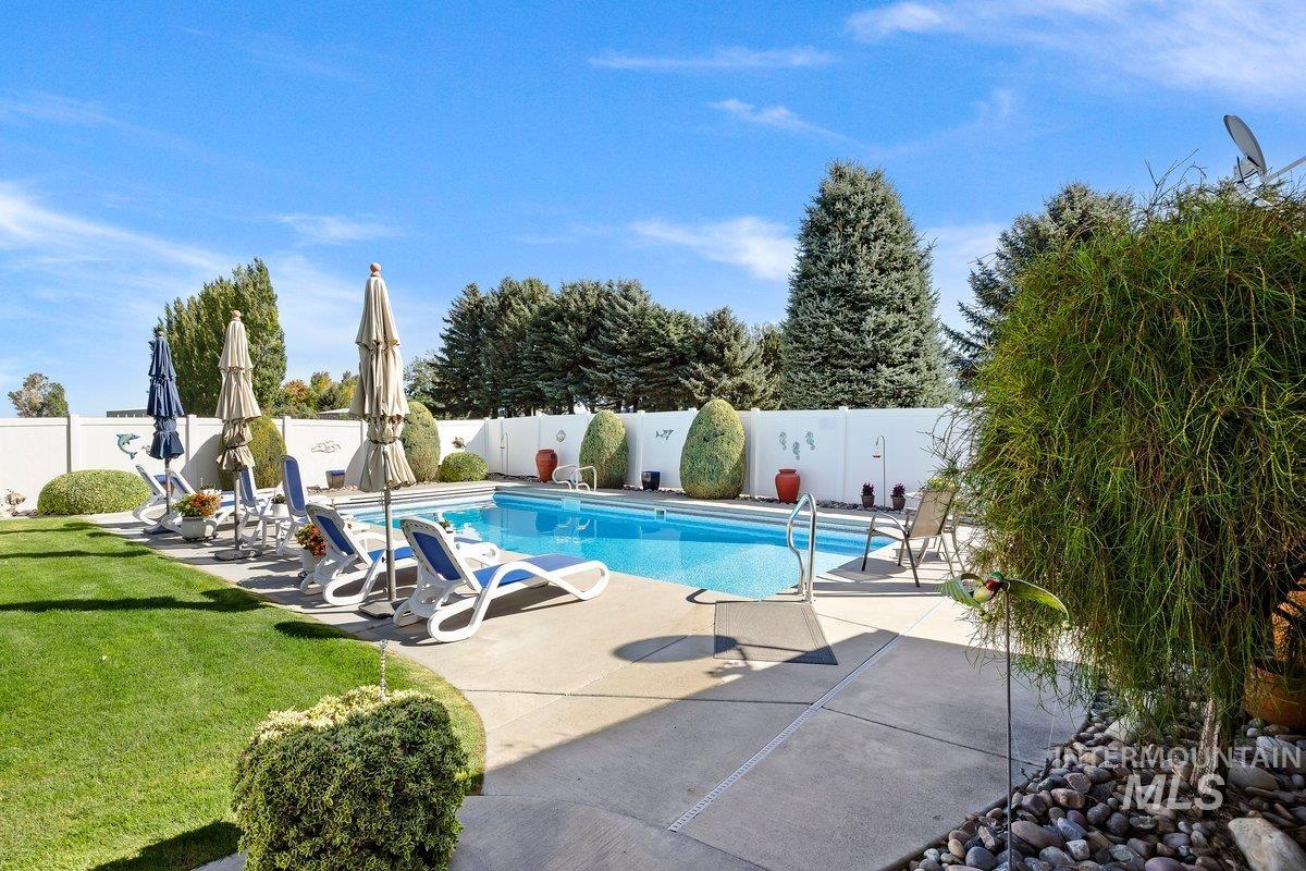 62 E 300 S, Burley, Idaho 83318, 4 Bedrooms, 3.5 Bathrooms, Residential For Sale, Price $649,000,MLS 99002081