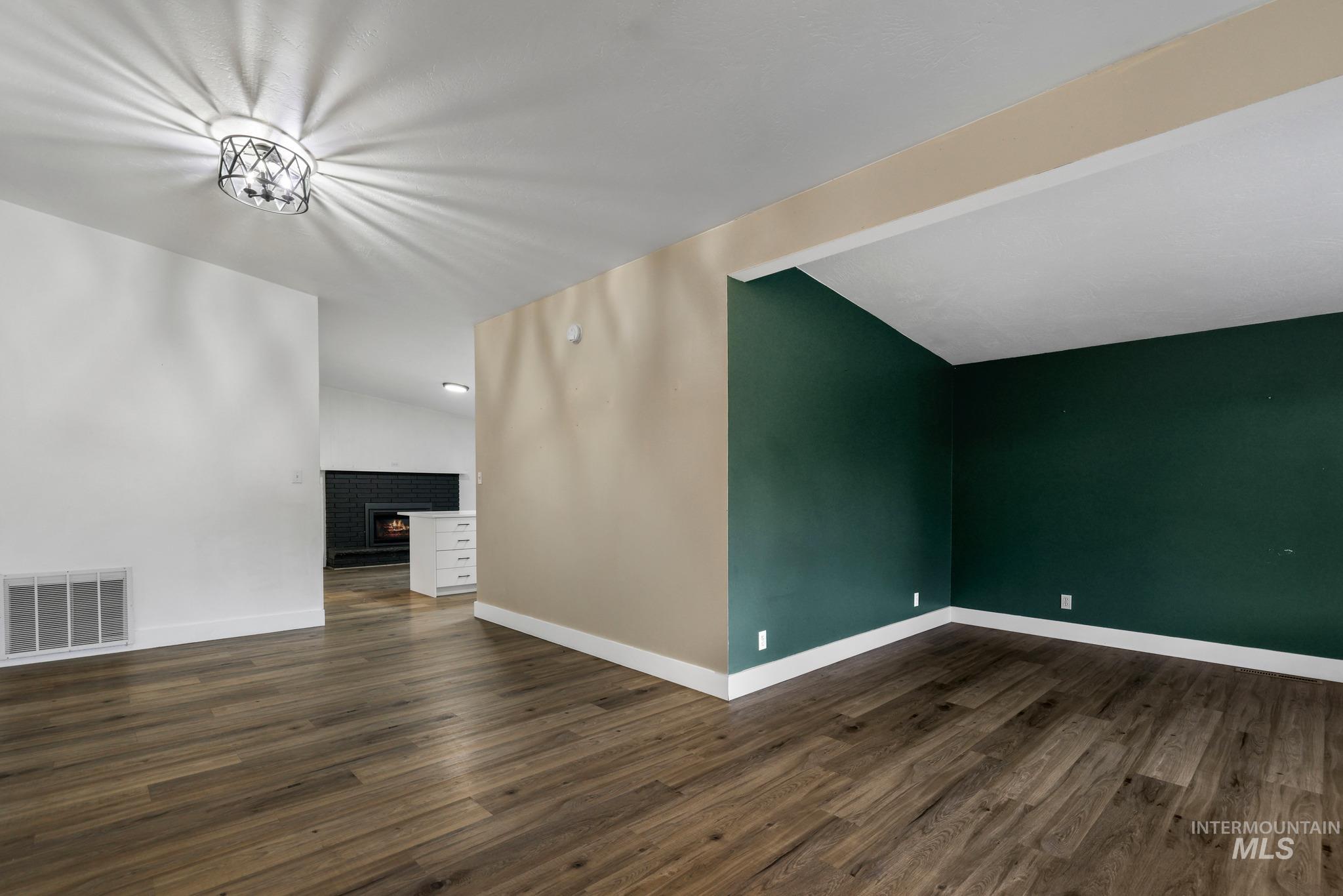 1870 Falls Ave E, Twin Falls, Idaho 83301, 3 Bedrooms, 2 Bathrooms, Residential For Sale, Price $379,000,MLS 99002088