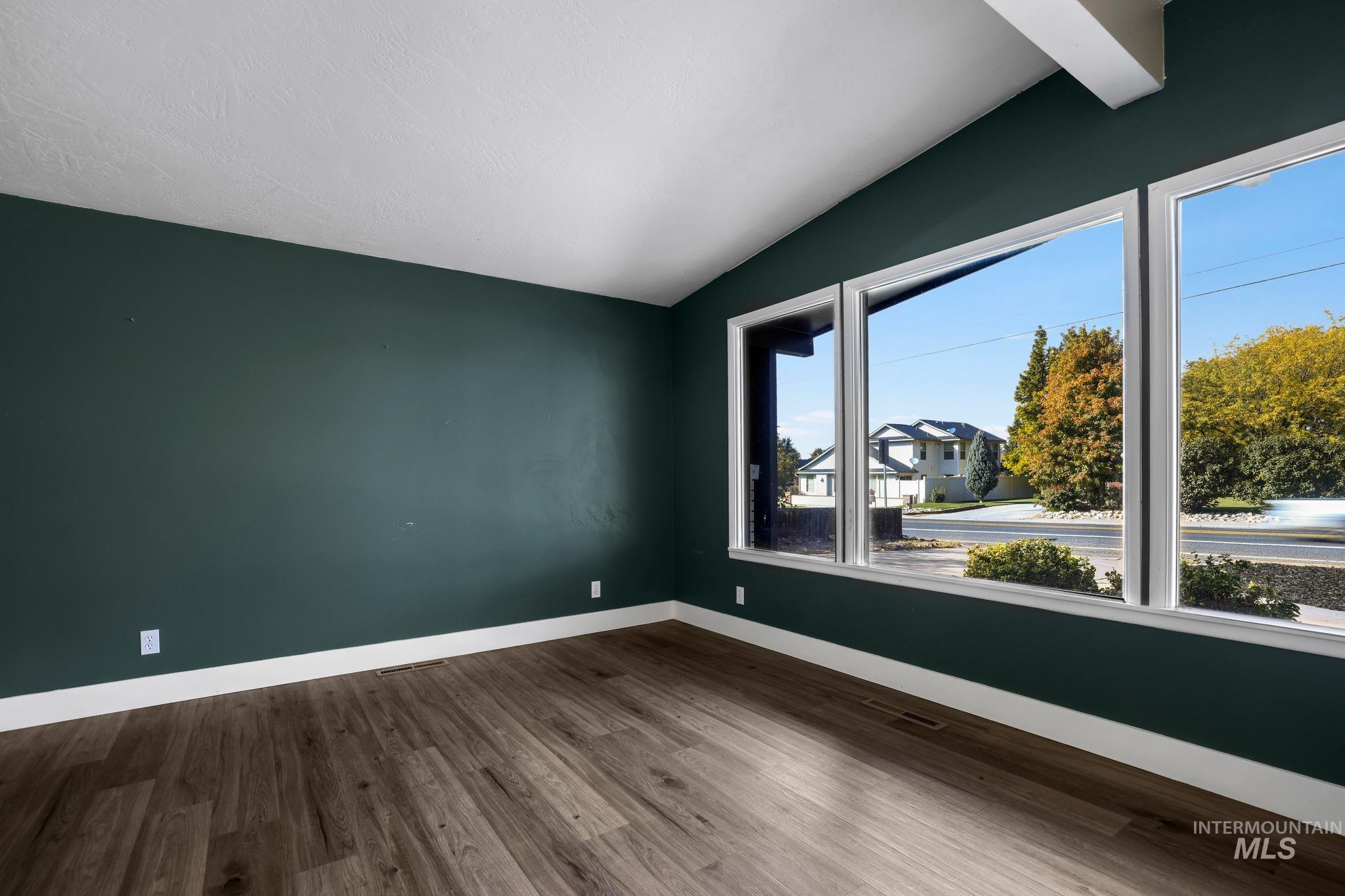 1870 Falls Ave E, Twin Falls, Idaho 83301, 3 Bedrooms, 2 Bathrooms, Residential For Sale, Price $379,000,MLS 99002088