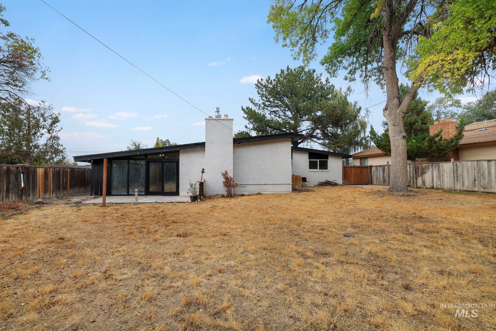 1870 Falls Ave E, Twin Falls, Idaho 83301, 3 Bedrooms, 2 Bathrooms, Residential For Sale, Price $379,000,MLS 99002088