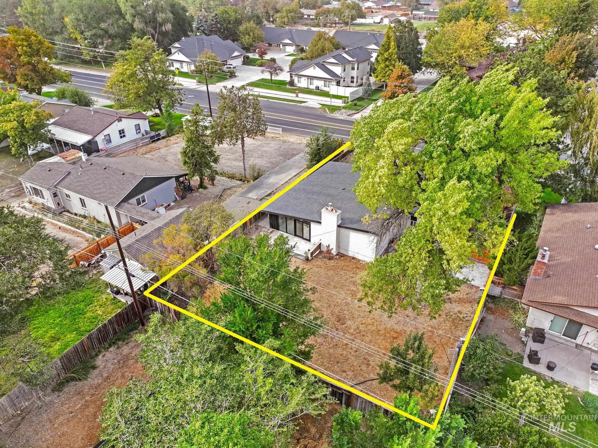 1870 Falls Ave E, Twin Falls, Idaho 83301, 3 Bedrooms, 2 Bathrooms, Residential For Sale, Price $379,000,MLS 99002088