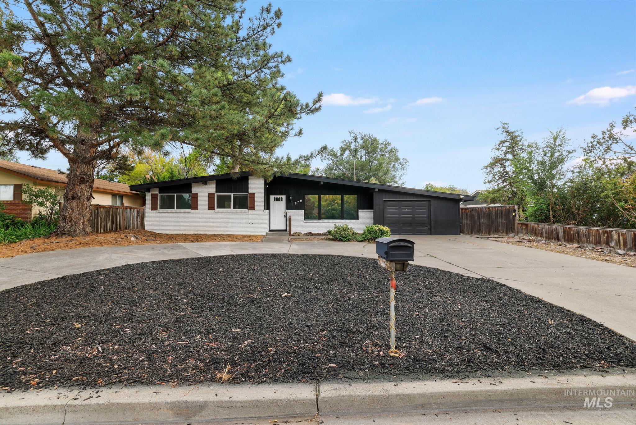 1870 Falls Ave E, Twin Falls, Idaho 83301, 3 Bedrooms, 2 Bathrooms, Residential For Sale, Price $379,000,MLS 99002088
