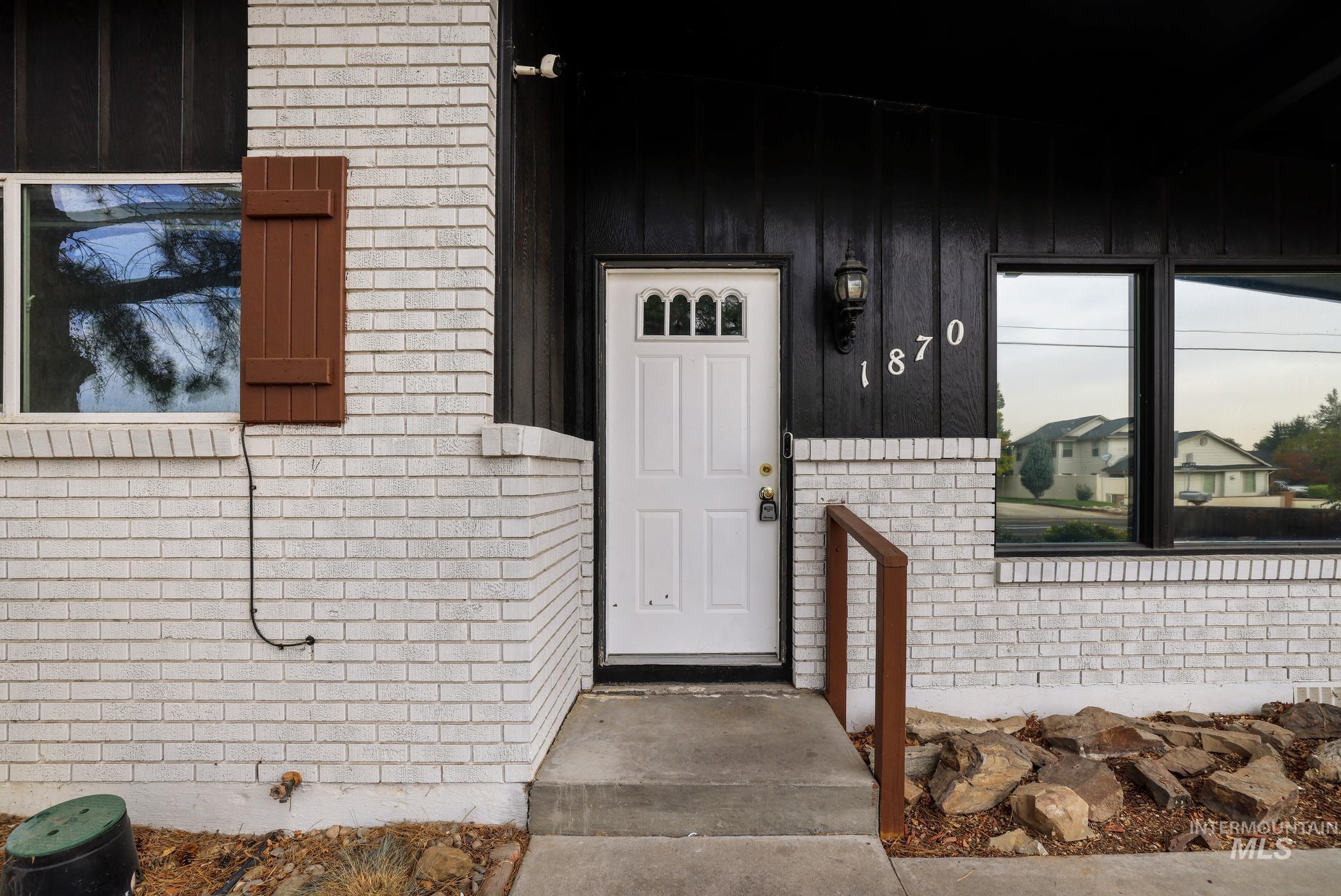 1870 Falls Ave E, Twin Falls, Idaho 83301, 3 Bedrooms, 2 Bathrooms, Residential For Sale, Price $379,000,MLS 99002088