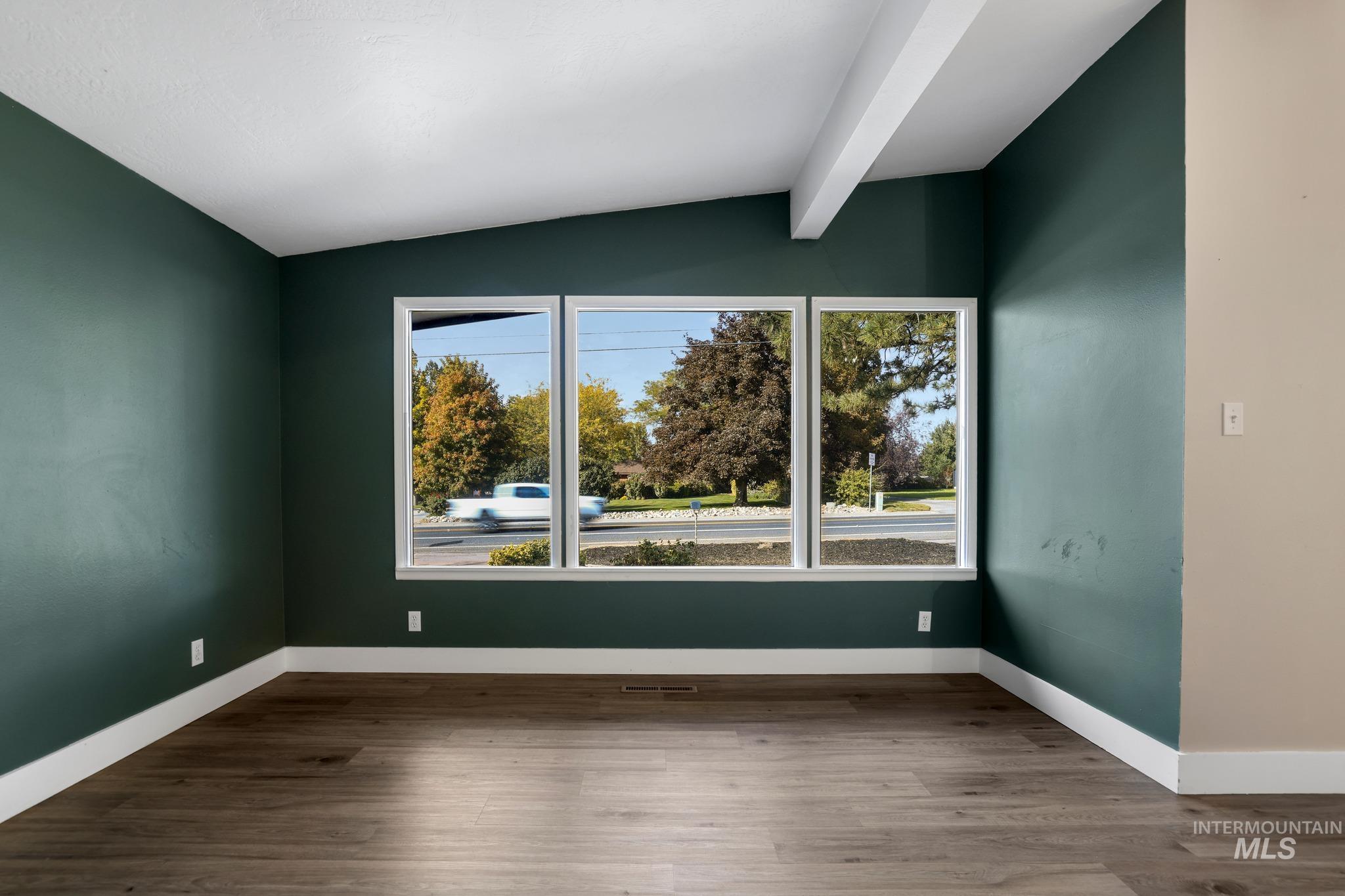 1870 Falls Ave E, Twin Falls, Idaho 83301, 3 Bedrooms, 2 Bathrooms, Residential For Sale, Price $379,000,MLS 99002088
