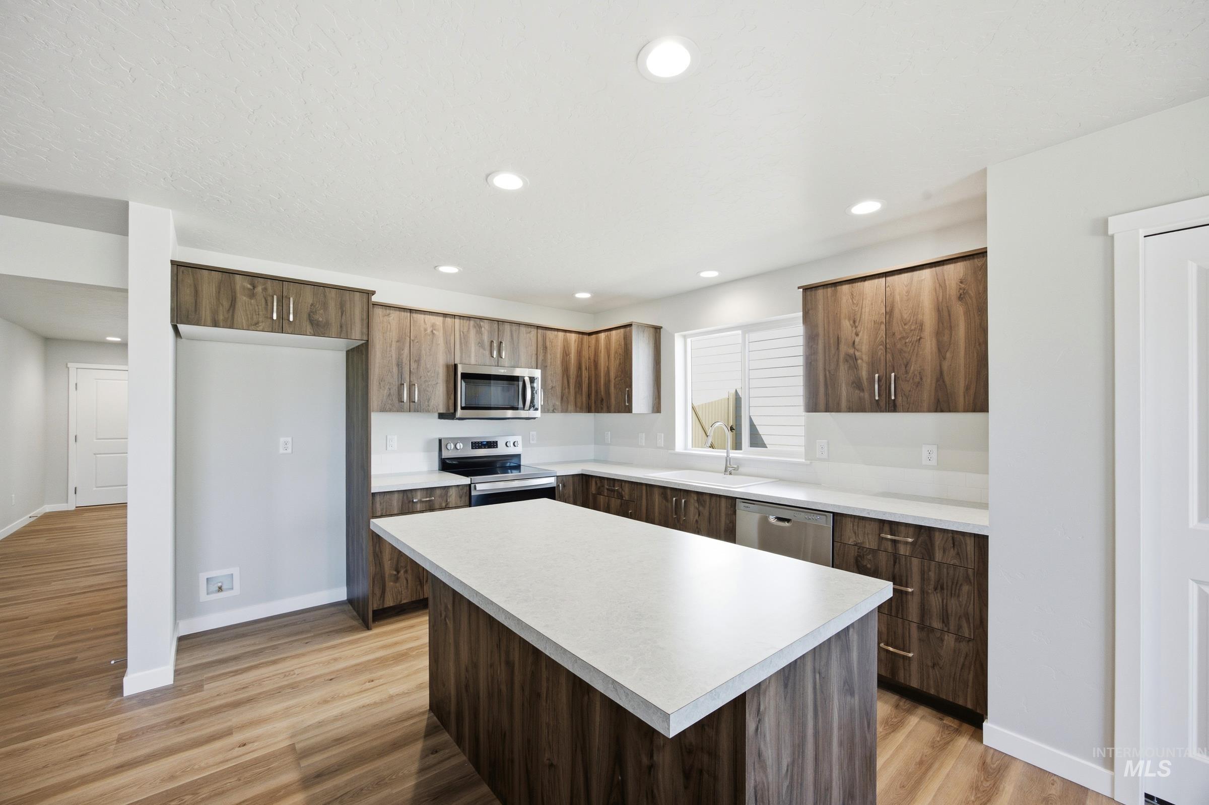2239 N 8th E St, Mountain Home, Idaho 83647, 5 Bedrooms, 3 Bathrooms, Residential For Sale, Price $464,990,MLS 99002114