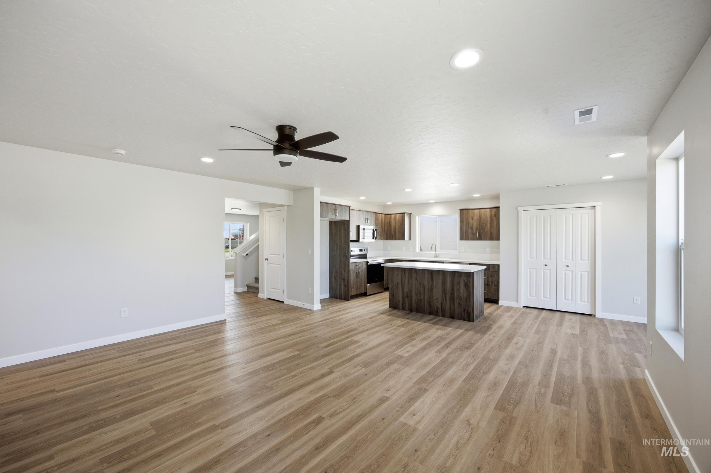 2239 N 8th E St, Mountain Home, Idaho 83647, 5 Bedrooms, 3 Bathrooms, Residential For Sale, Price $464,990,MLS 99002114